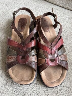 Earth Origins Strap Sandals Size 8.5